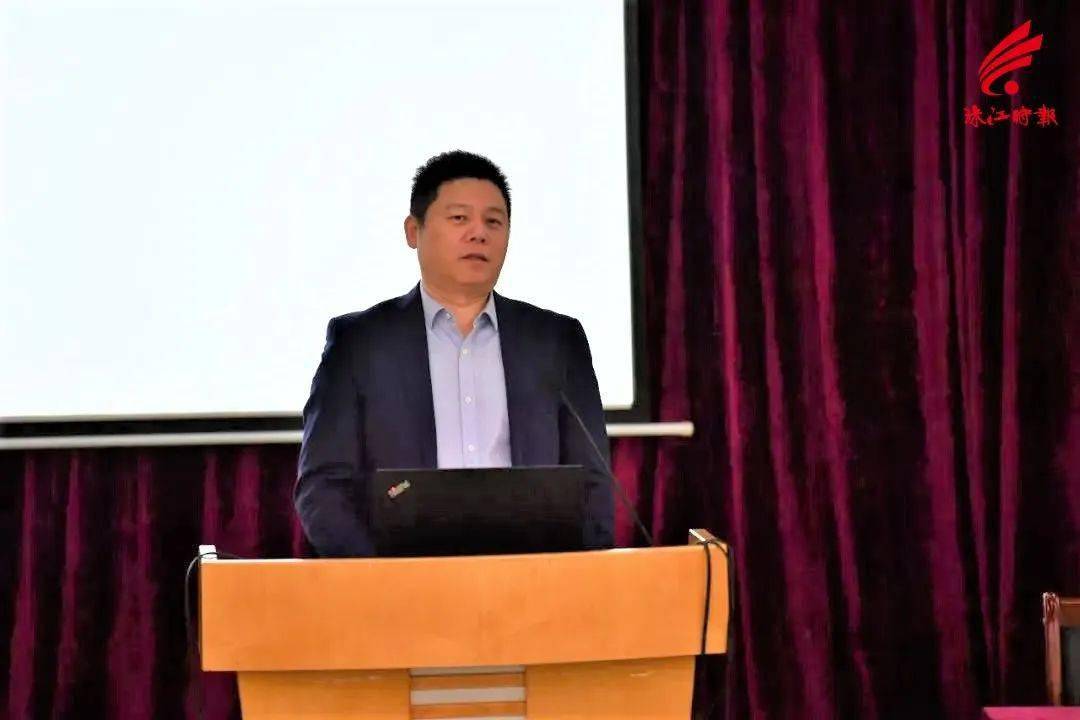 "彭海燕表示,未来要通过战略谋划设计好共同体下阶段工作,加大教研