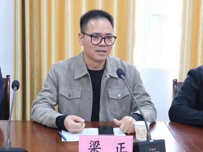 同课异构求实效 共话备考促成长——南宁外国语学校到马山县周鹿中学