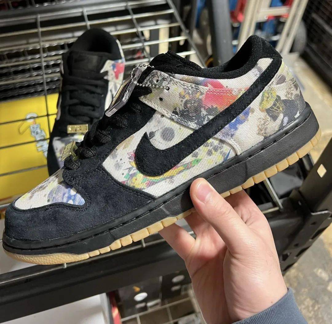 Supreme x Nike SB“哥特未来”设计泄露！Dunk联名实物首次公开_合作_