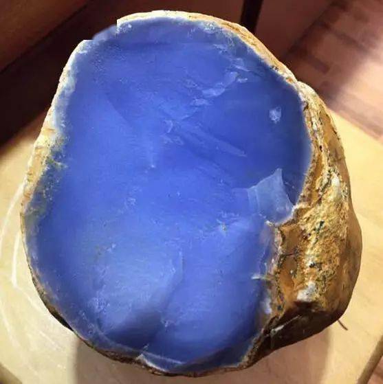 台湾珊瑚玉珊瑚玉的美是独一无二的,不论是原石还