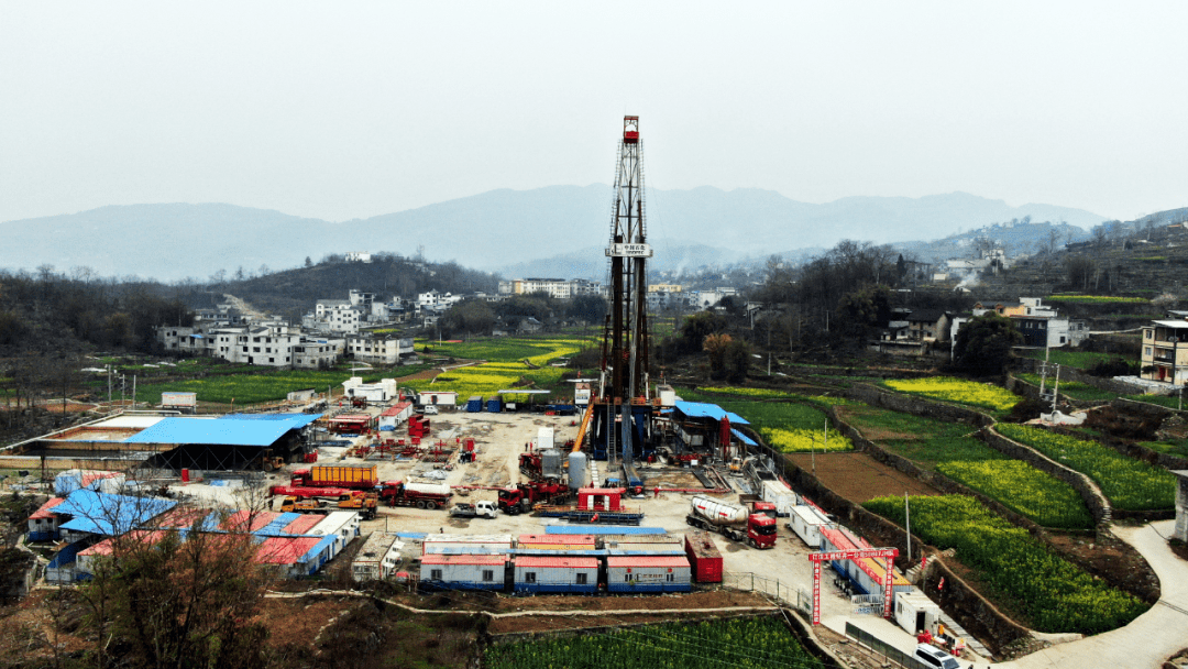 贵州页岩气公司页岩气正安钻井现场.