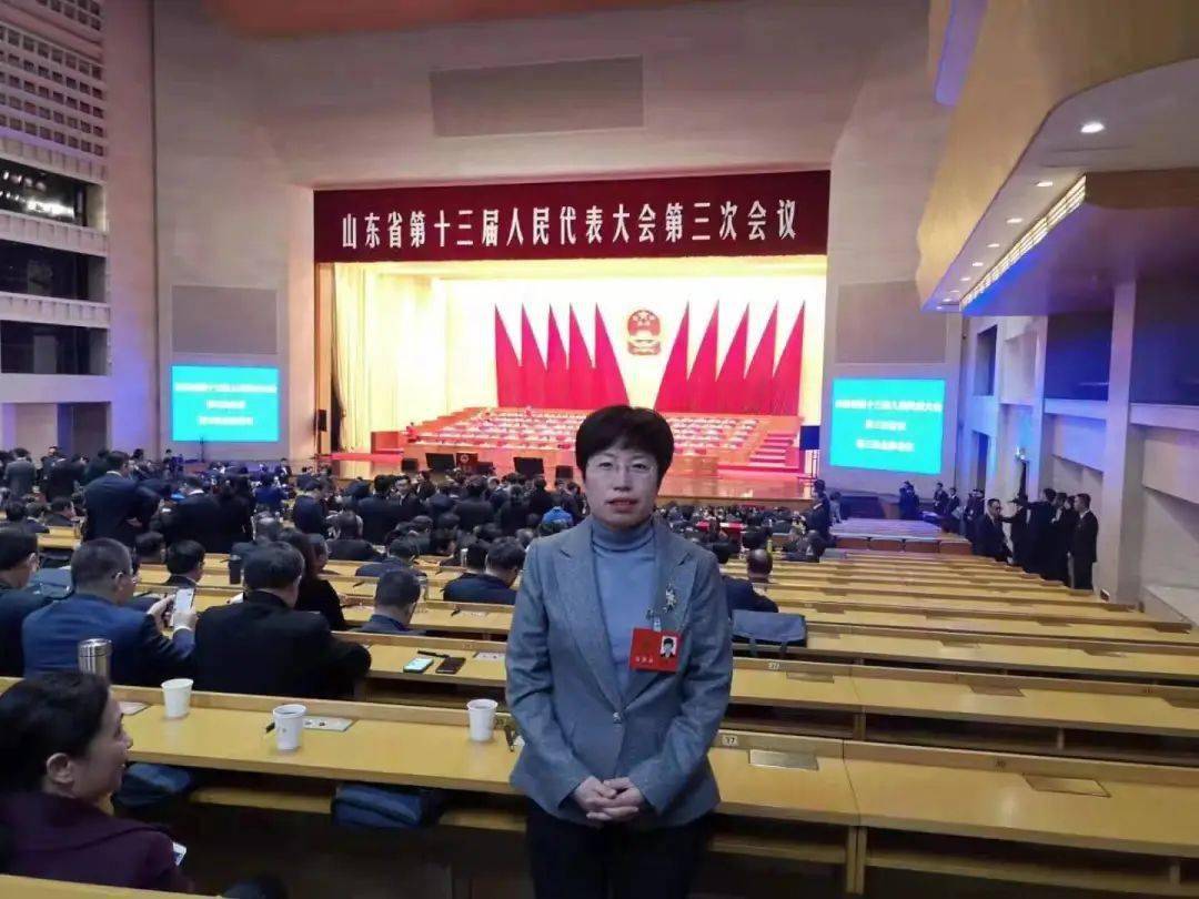 今天,让我们一起走进山东省人大代表,巨野县第二中学校长魏衍杰的故事