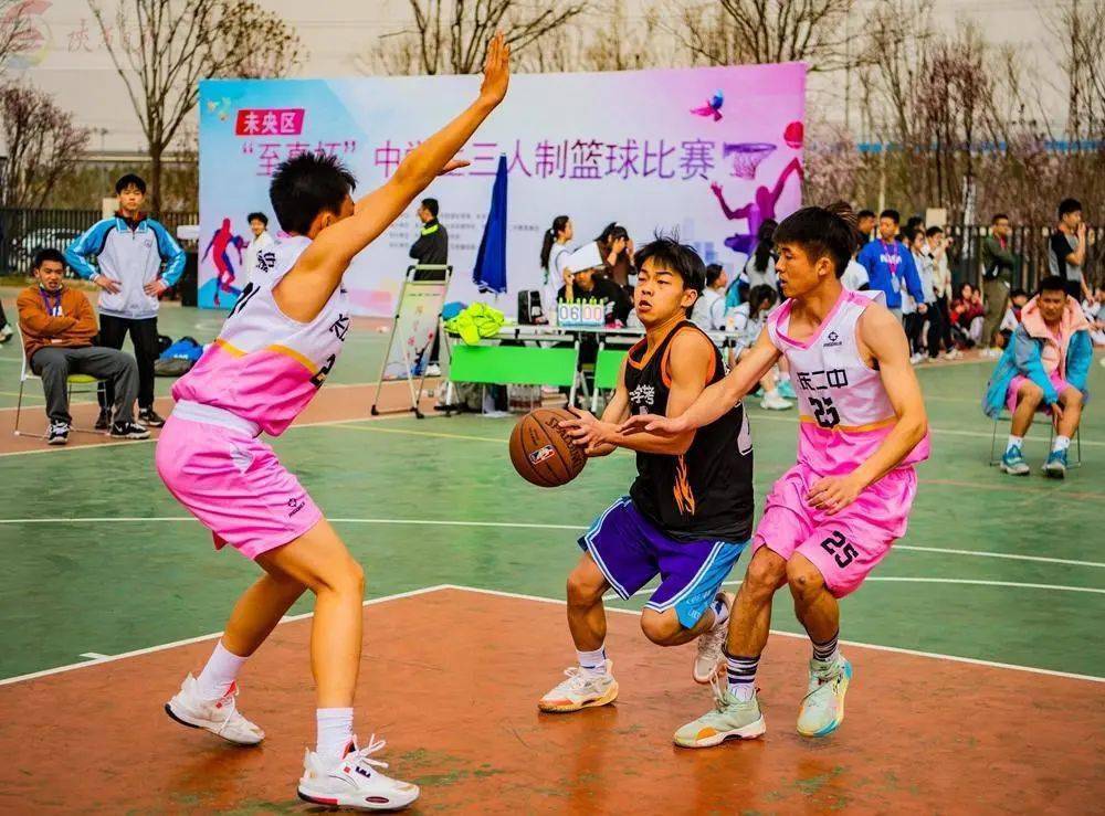 市未央区中学生三人制篮球赛"在西航二中汉都新苑中学分校篮球场开赛
