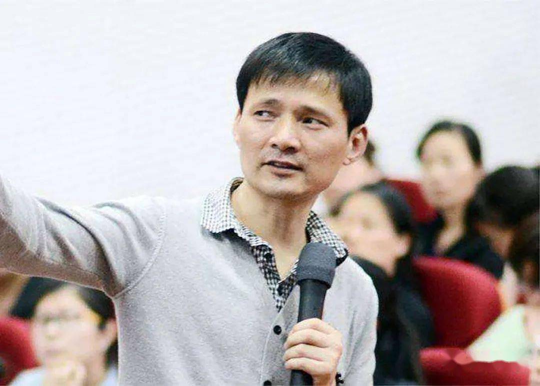 作者简介:管建刚,男,1973年生.经过商,没赚到什么钱