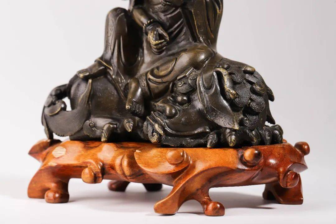 起拍价:rmb 70,000连座 19cm清代 铜男相文殊菩萨像lot 5233(左右滑动