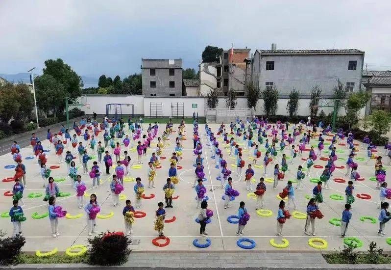 抚仙湖畔春意浓 用心用情暖童心_儿童_小学_海镜