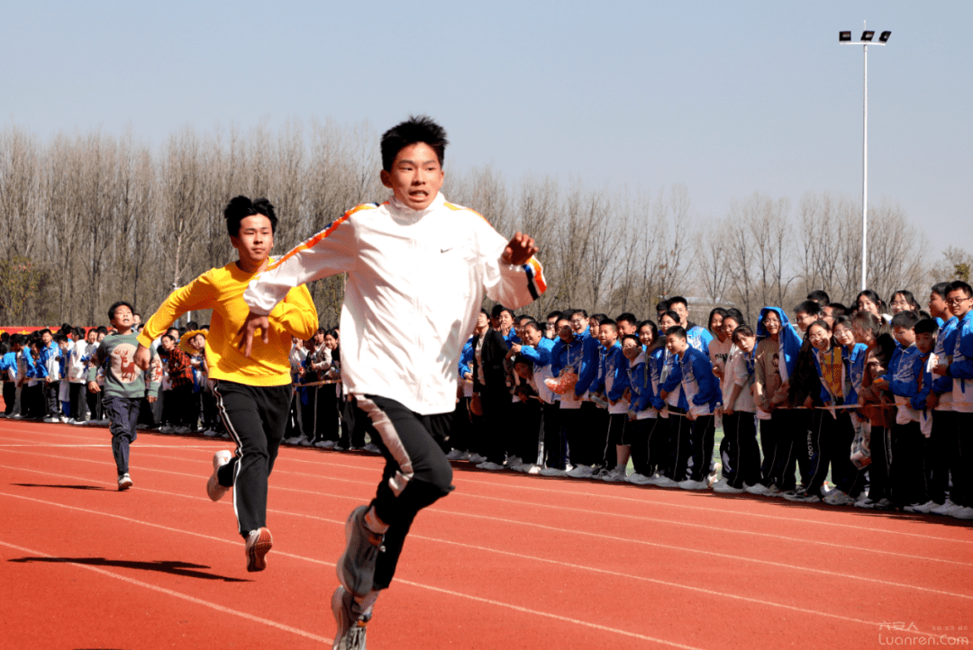 今天,六安汇文中学3000余名学子走出教室快乐运动!_班级_表演_田径