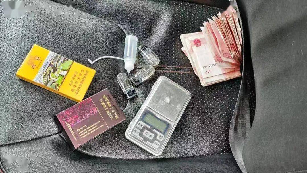 售卖"烟粉",民警设伏抓捕毒贩!_谭某_毒品_交易