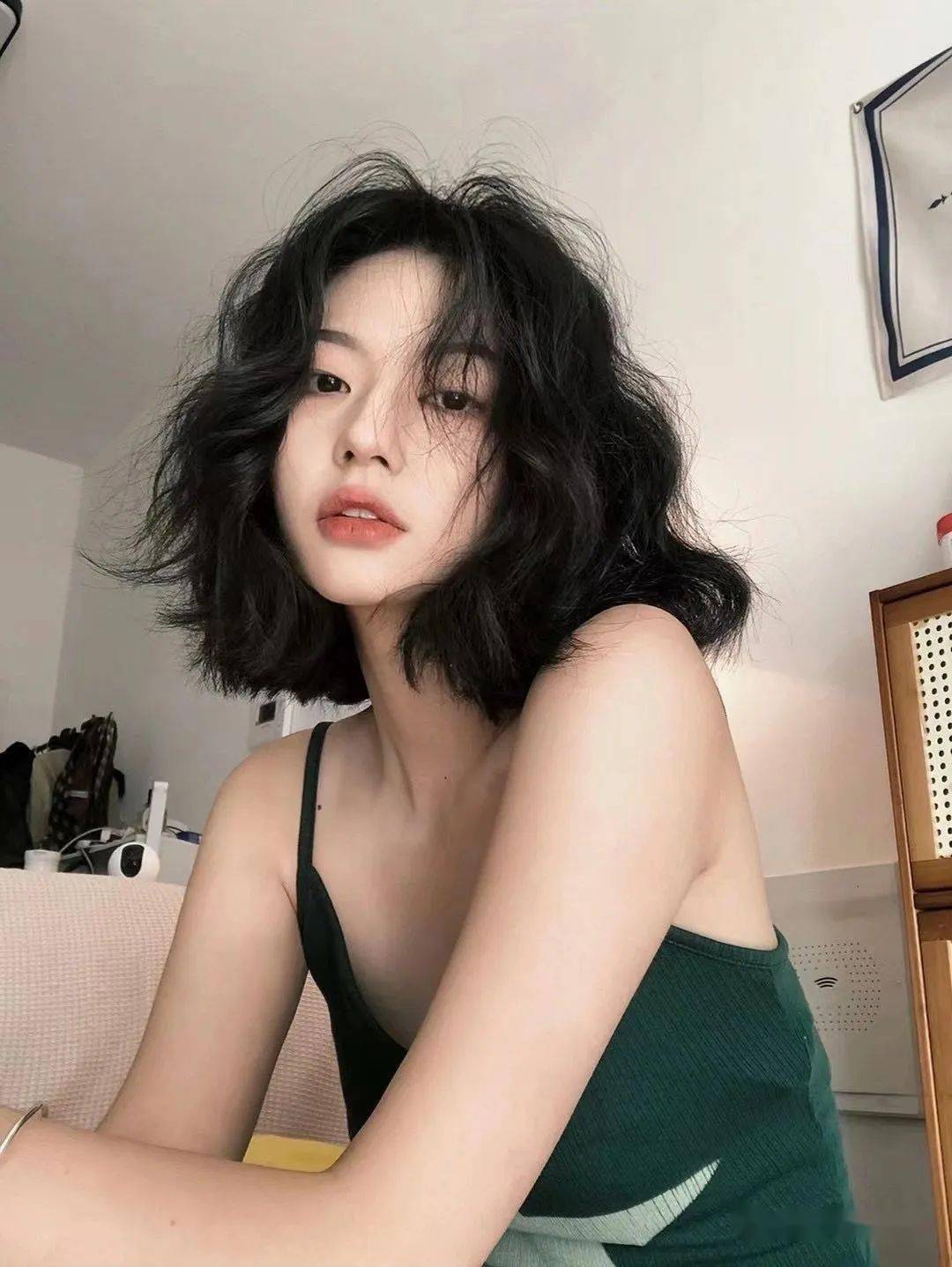 春夏来个"冻龄短发烫",更洋气_发型_增加了_网络