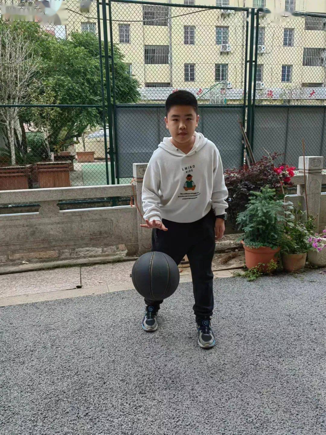 我是晋安一小六年3班的黄泽轩,一转眼,六年的时