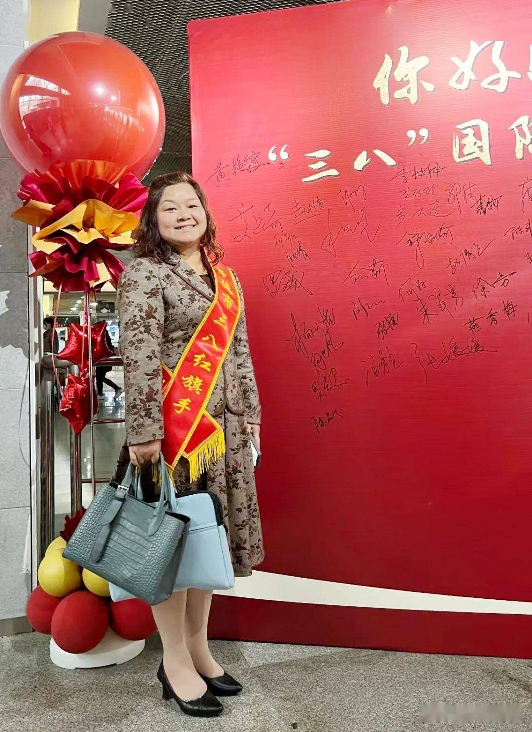 陶红,女,45岁,澧县财政局干部,中共党员,澧县红云公益事业发展中心副