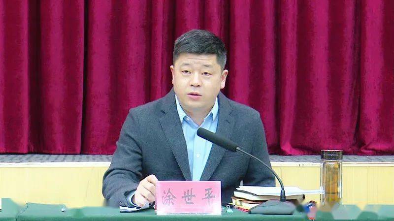 涂世平要求要抢抓当前的绿化黄金期,大力实施城区补