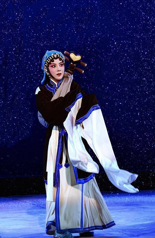 能文能武,"淮四班"春晖中亮相_淮剧_顾芯瑜_演出季