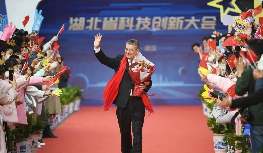 仙桃籍院士罗俊的红毯图来啦→_团队_科学_物理