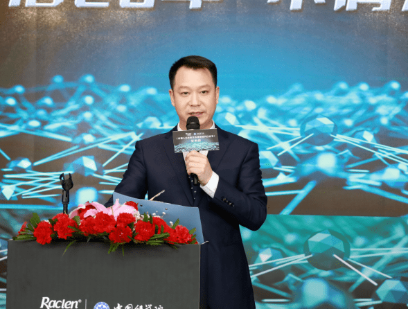 "在这样经历中成长起来的曹海磊,更加清楚民族品牌
