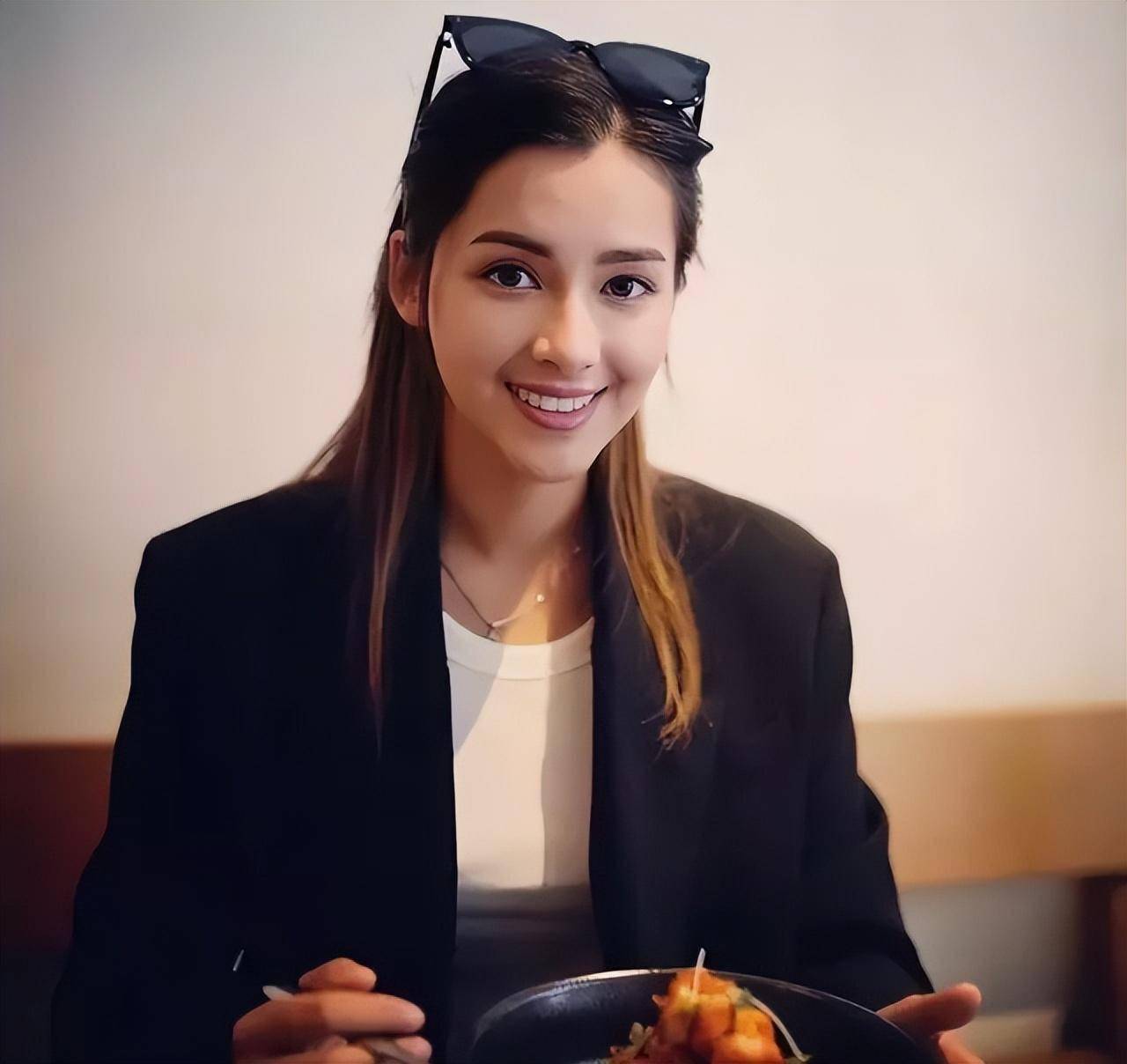 tvb港姐冠军参加拳击比赛被打到流鼻血,赢得比赛,喜欢素颜出镜_谢嘉怡