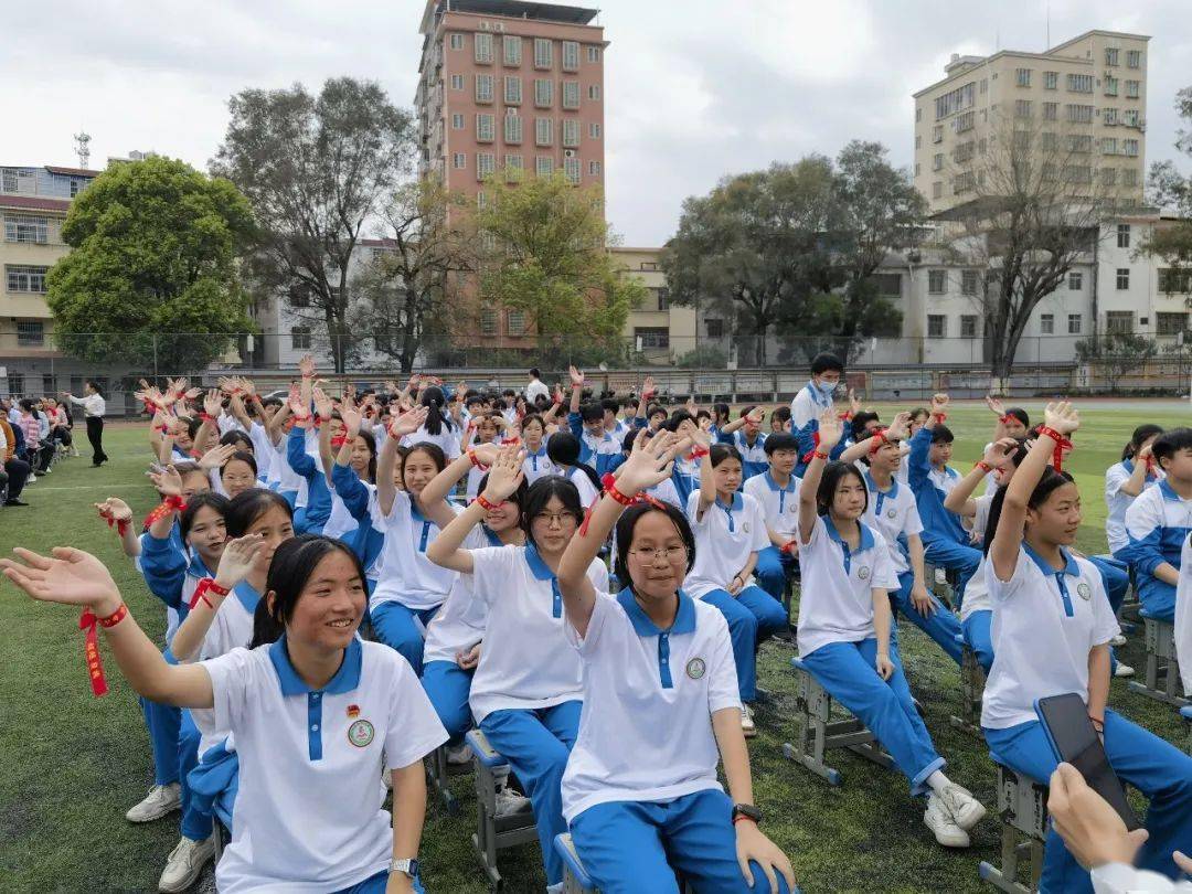 兴宁大坪中学举行中考百日誓师大会_全体_辉煌_家长