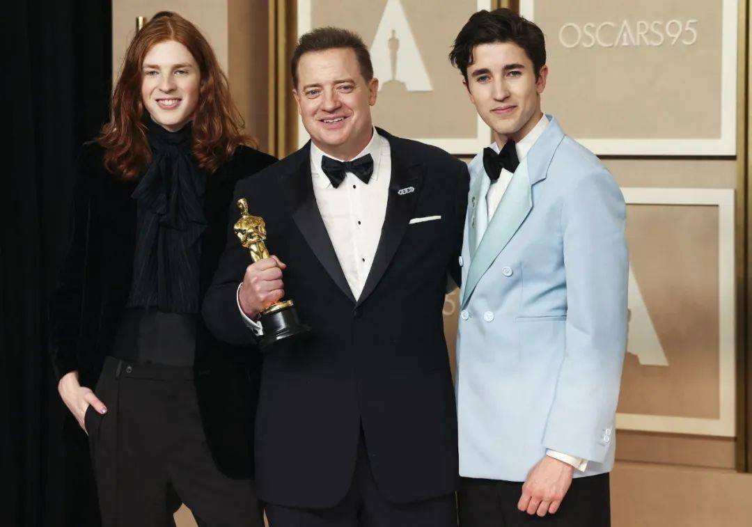 奥斯卡影帝布兰登·费舍的两个儿子引起关注,身高一米九外形条件不错!