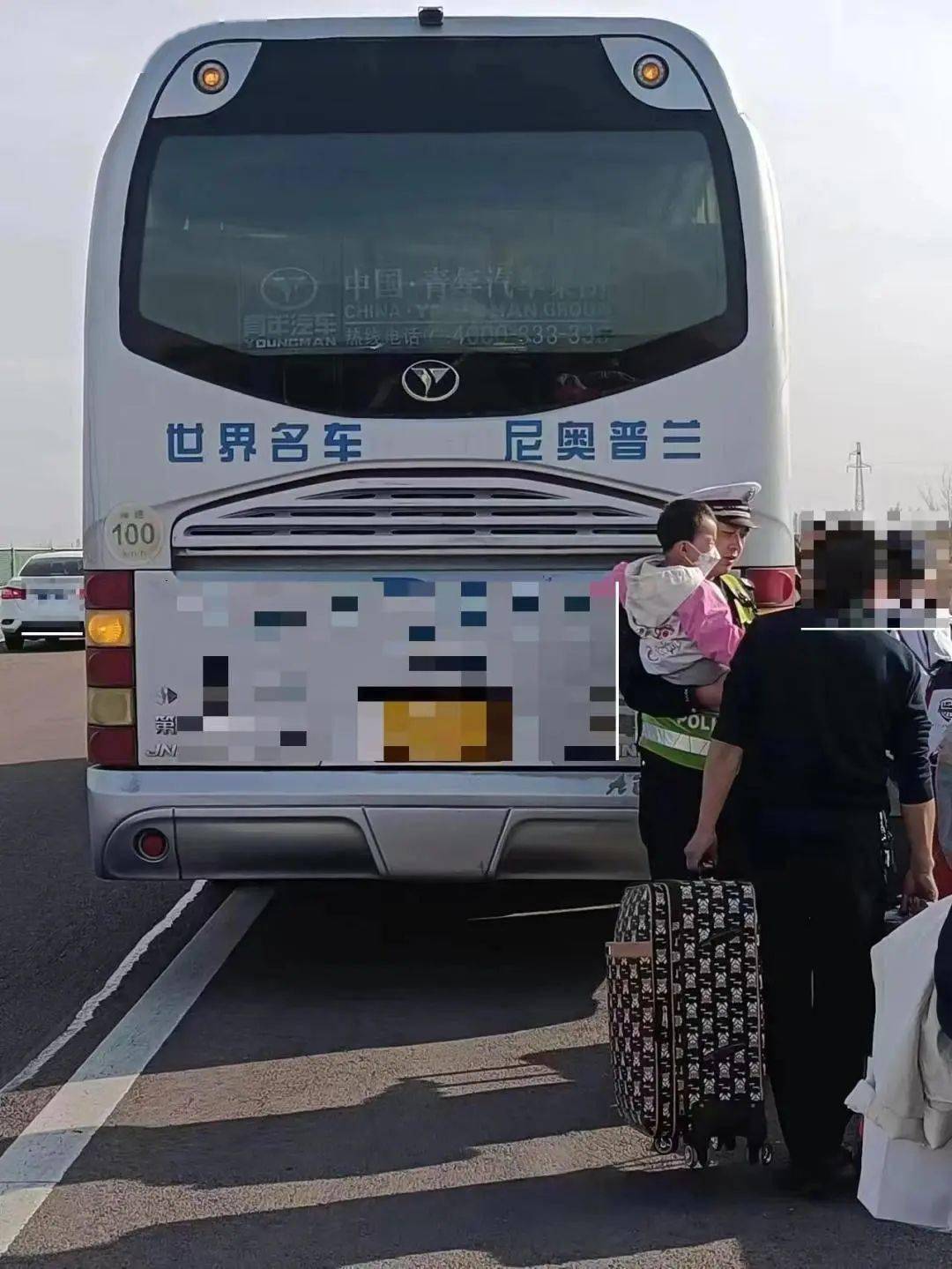 20名乘客滞留福银高速._高速公路_固原_救援