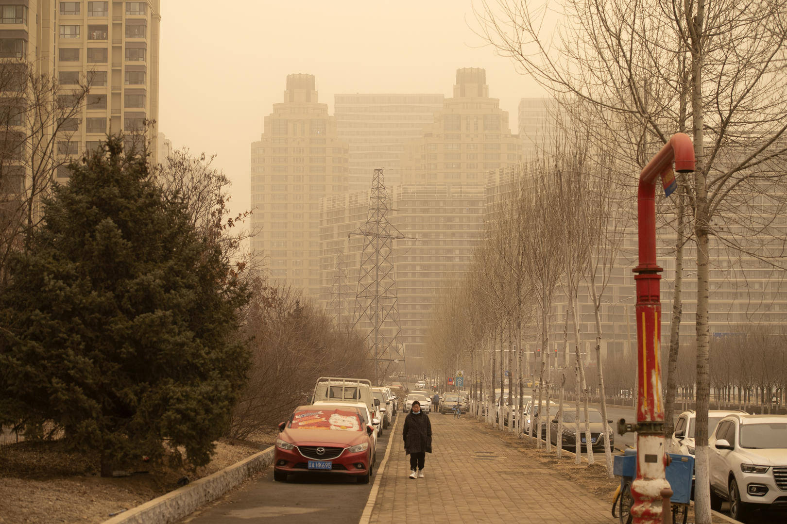 北方遭遇今年最强沙尘！北京为何现“蓝太阳”？长春“泥雨”要下多久？气象专家解读