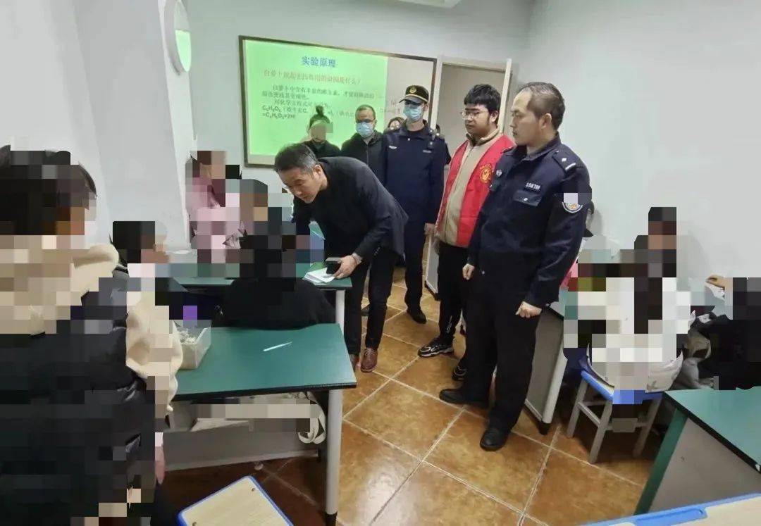 浙江省中小学教师培训管理平台 多地打击违规补课：有的以微信视频不定时排查