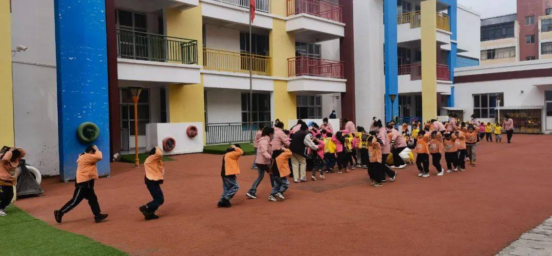 玉树州开展中小学幼儿园地震安全综合演练