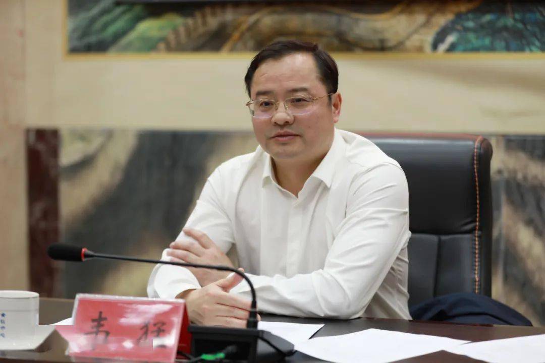 韦猛:以"跳起来摘桃子"的劲头 加快推动重大项目投产达效_企业_投资