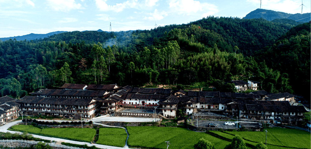 03仙游县游洋镇兴山村兴山村位于游洋镇东南部,周围峰峦叠嶂,势出天然