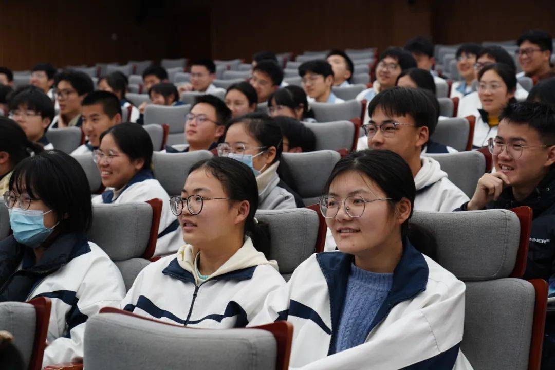 中科大王永教授莅临祁门一中开展科普讲座_机器人_师生_未来