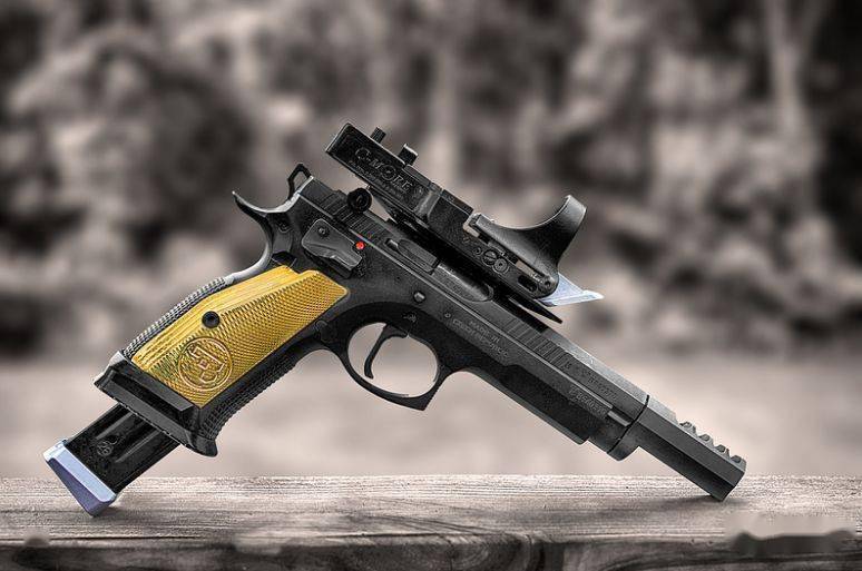 【看不尽的美好】骚人 骚枪 骚装备_战术_公众_备份