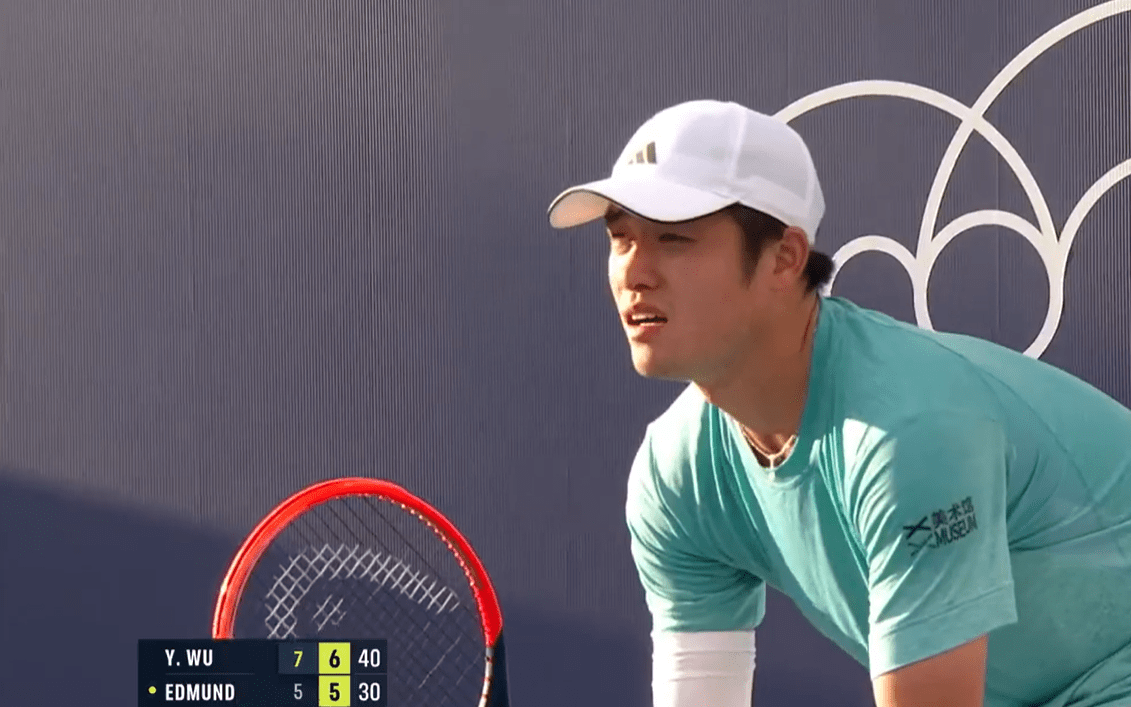 比赛赢了却没打出最好的网球,吴易昺罕见地摔了球拍_对手_球员_失误