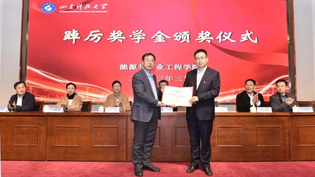 100万元!农村走出来的高校教师,自掏腰包给母校大学生发奖学金_陈绍杰_山科大_工作
