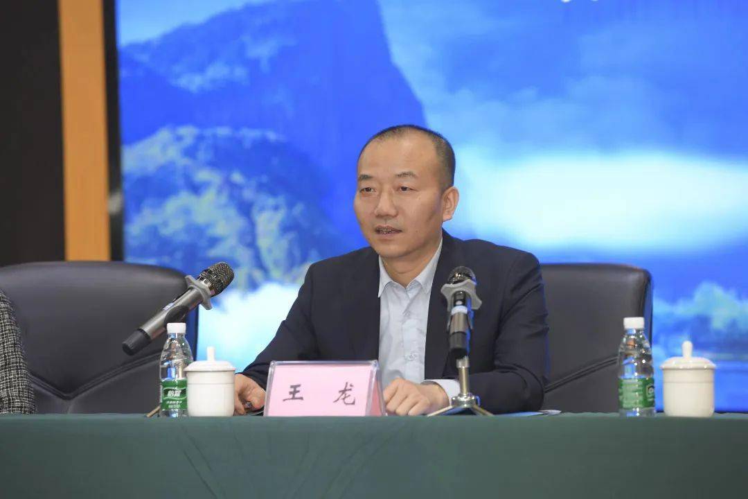 四川省图书馆党委书记,馆长王龙,中共乐山市委宣传部副部长,乐山市