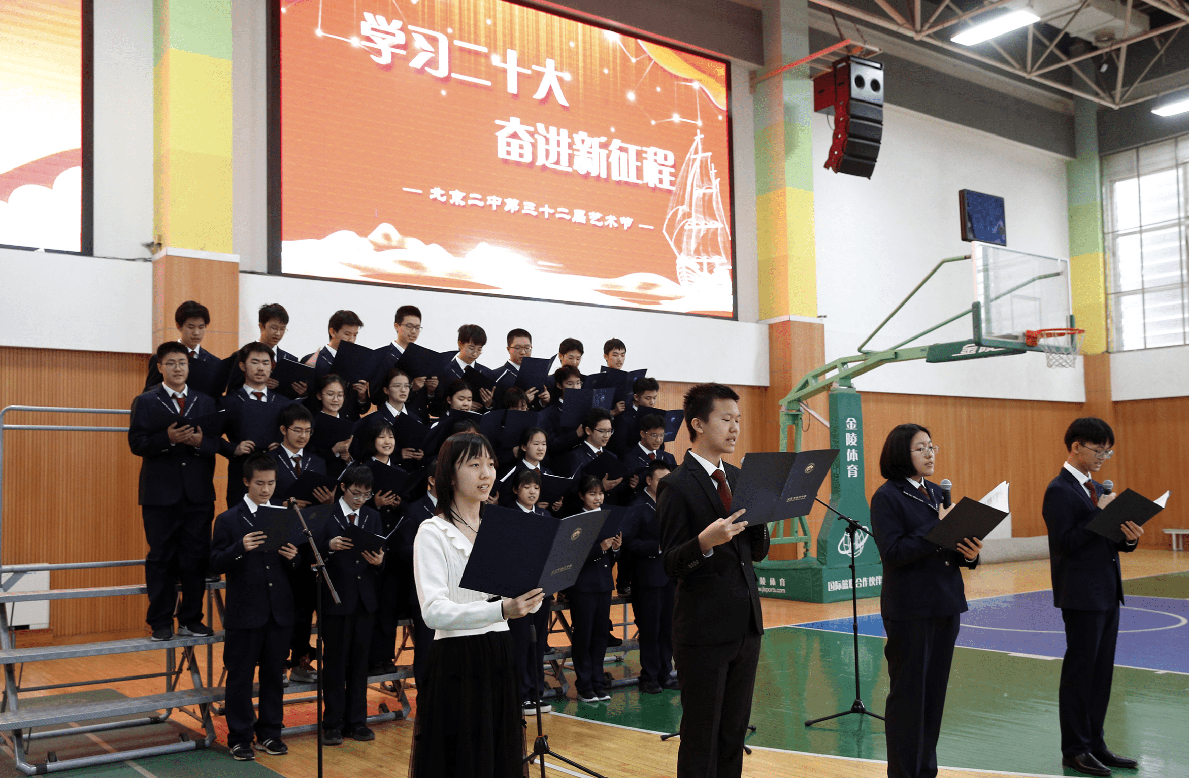 中学生举行“进修二十大奋进新征程”诗歌朗读会