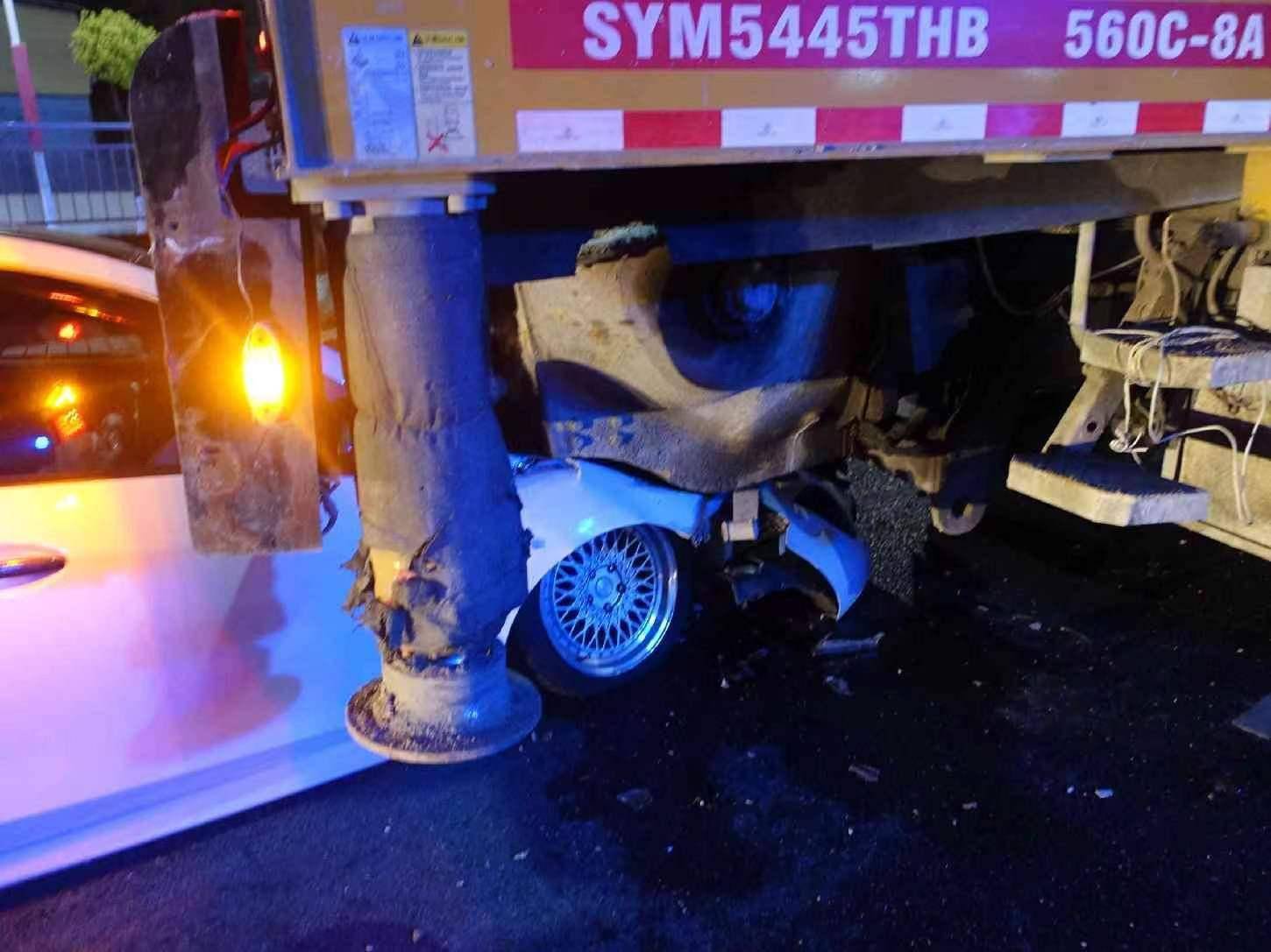 东莞虎门:一小车醉驾深夜追尾特种专业作业车_当事人_严重_社区