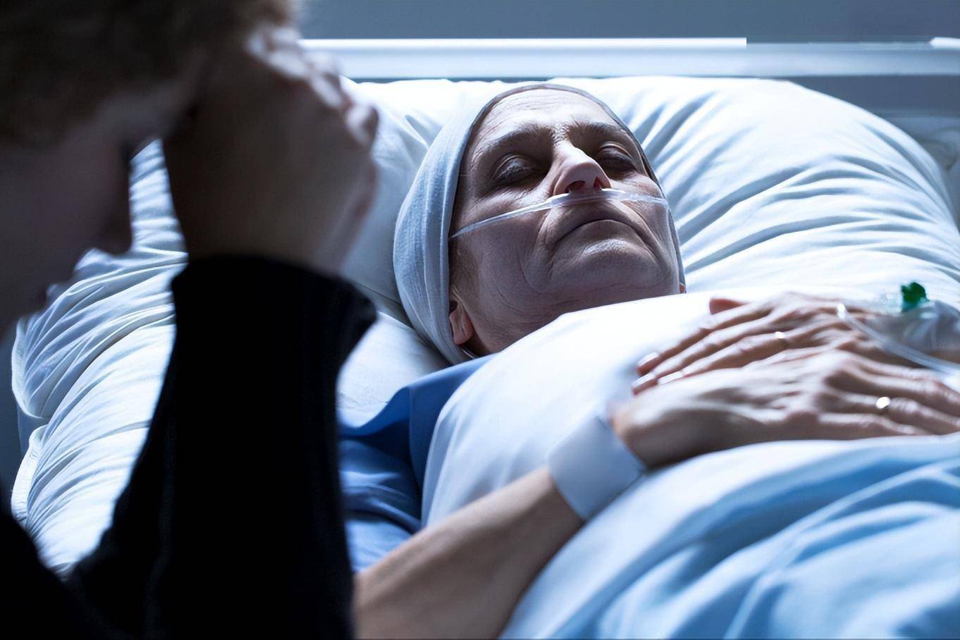 人在临死前为啥会流下眼泪?是看到了什么?