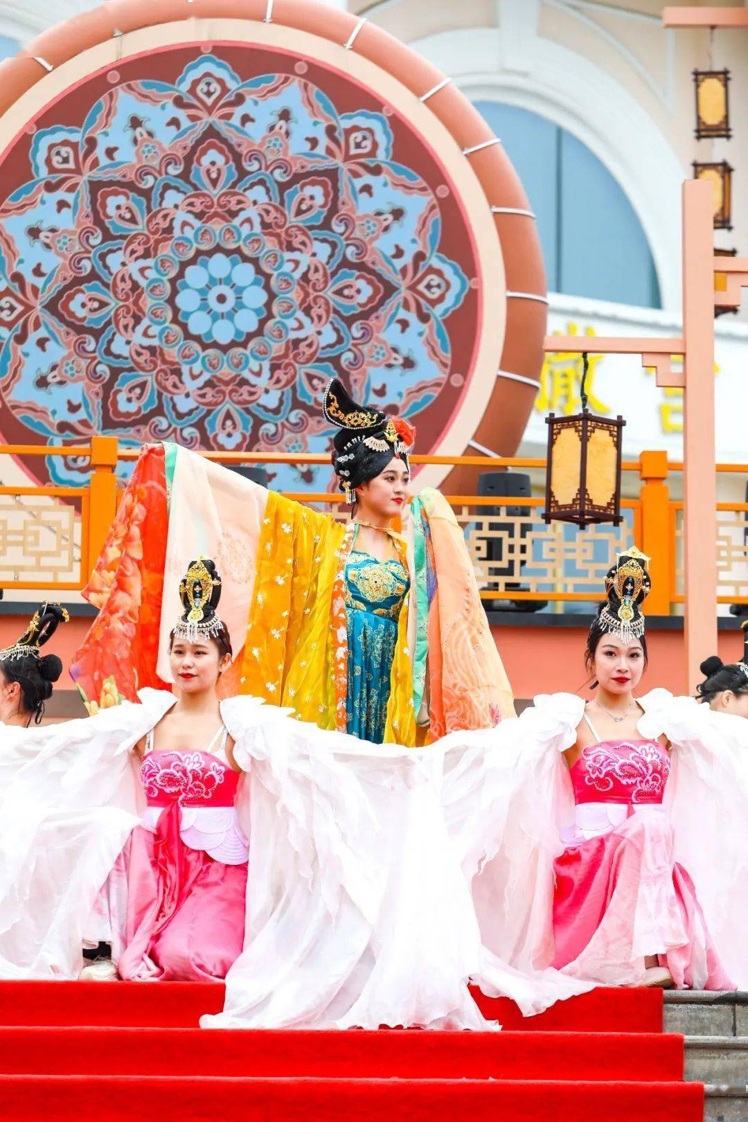 主题演出霓裳羽衣舞夜场开放周五,周六,周日周末限时上映中舞蹈表演