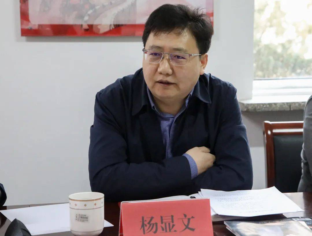 内蒙古出版集团副总经理杨显文发言内蒙古画报社社长白音宝力高介绍