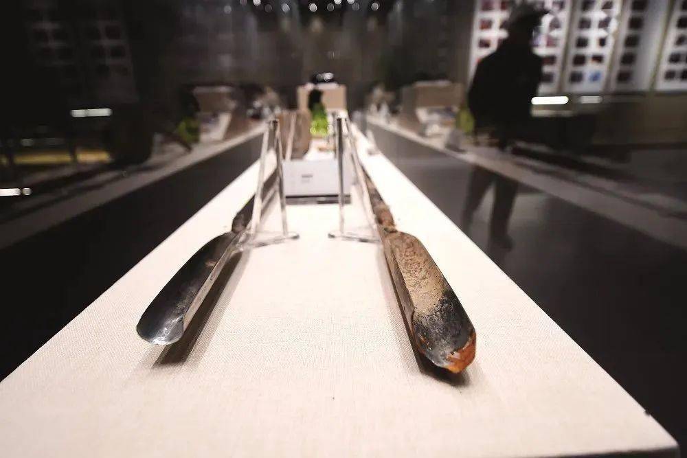 跟传统盗墓贼不同,姚玉忠从不屑用洛阳铲,只用自己制作的"扎子"