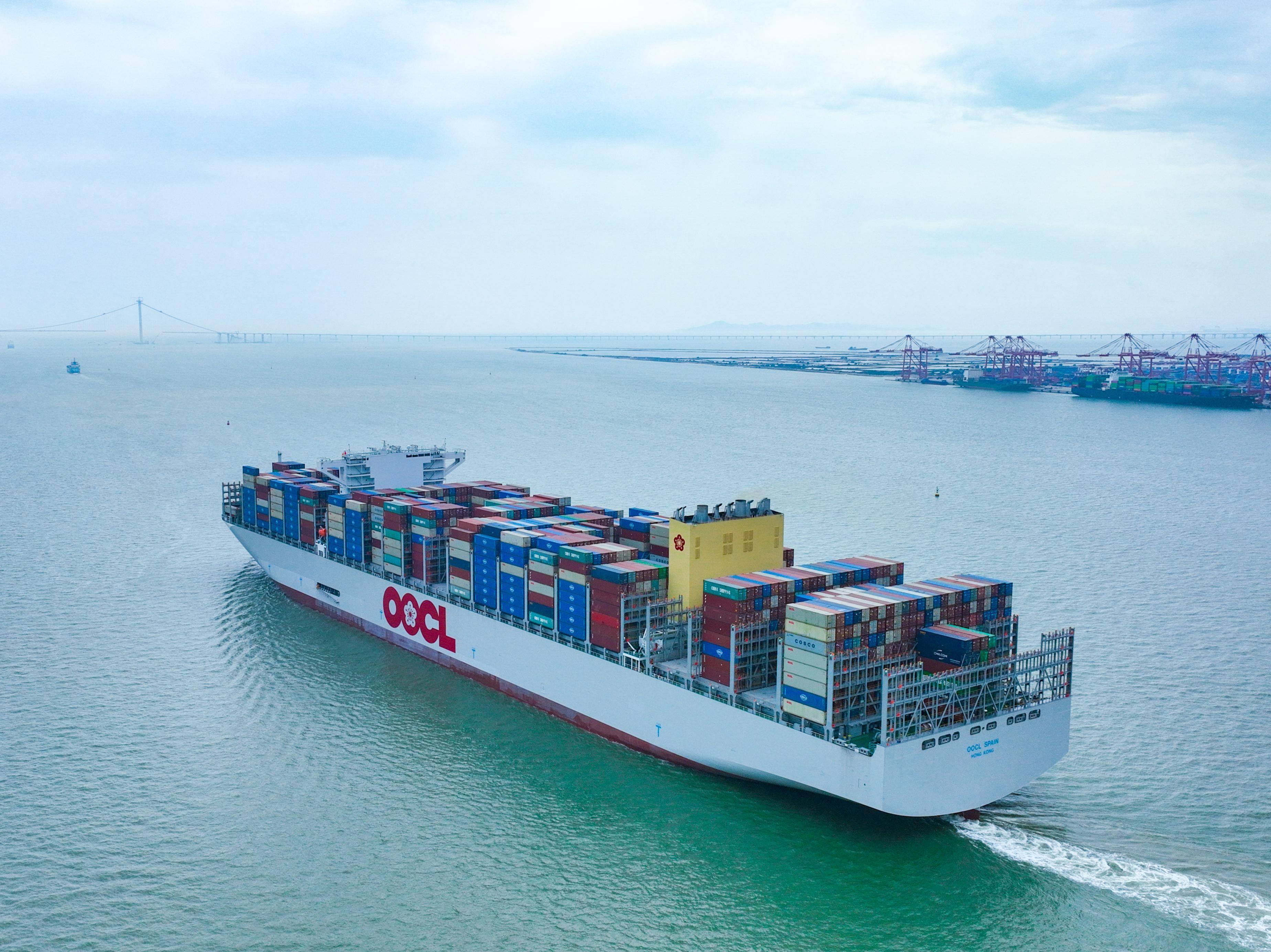nansha welcomes the worlds largest container ship_the_port_is
