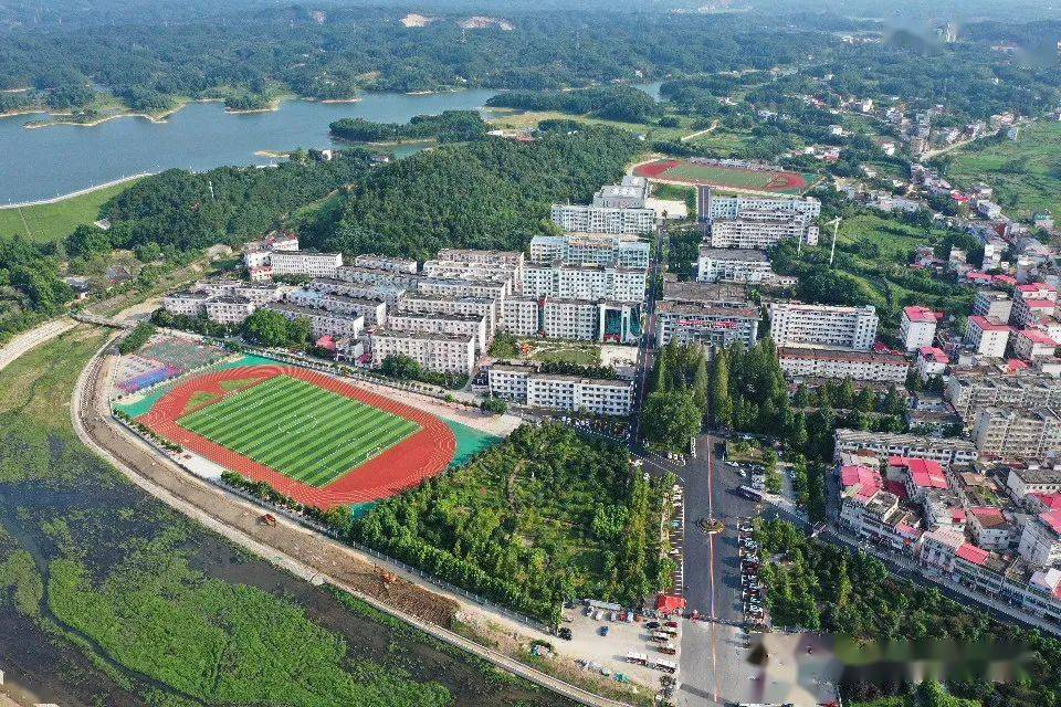 河南省商城高级中学是河南省文明校园,河南省示范性高中,河南省中小学