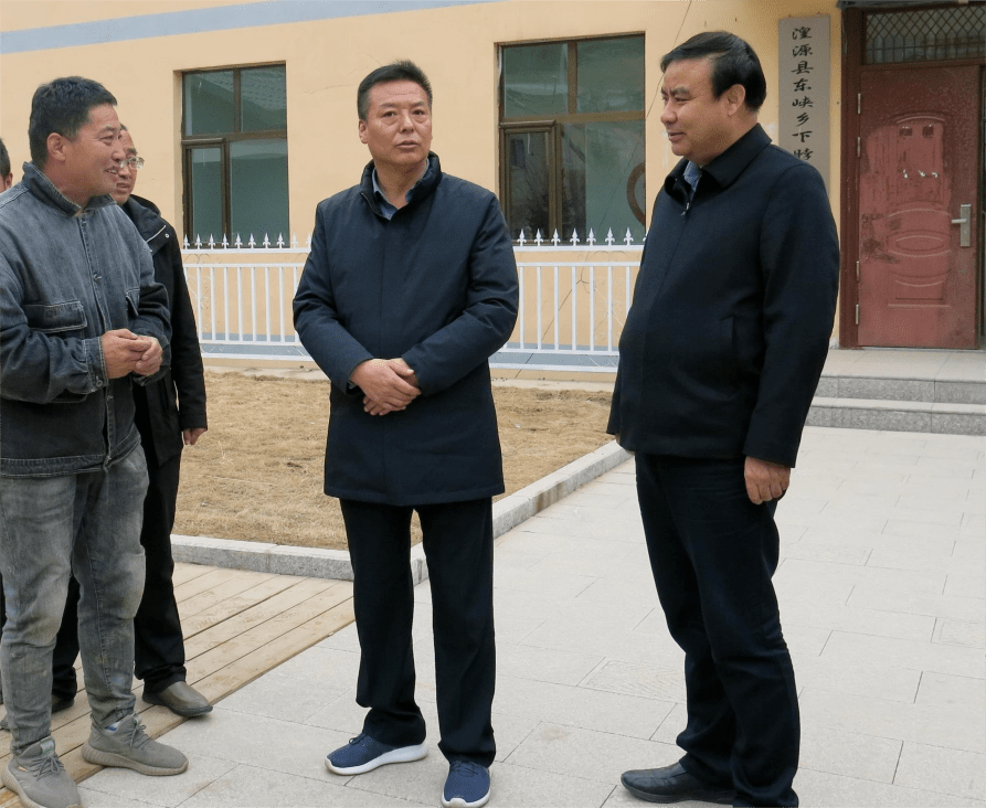 钟志军强调,各级党组织要把学习贯彻党的二十大精神作为首要政治任务