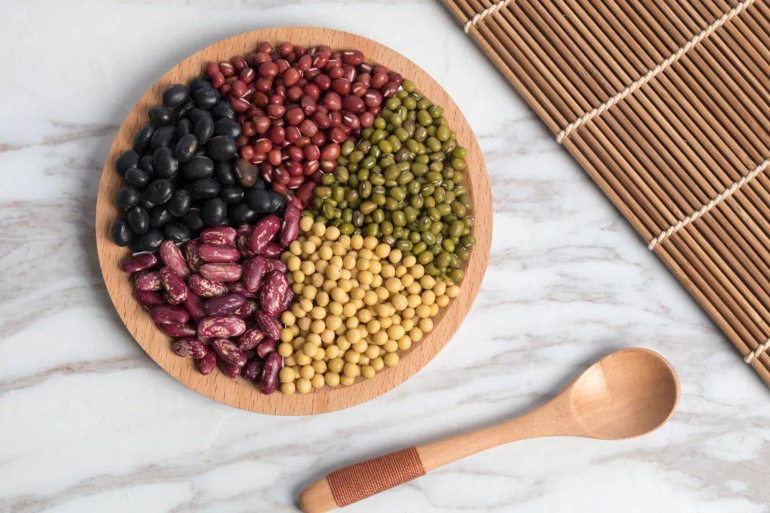 各组成部分的相对比例与完整颖果一样,例如全麦食品,糙米,全粒玉米等