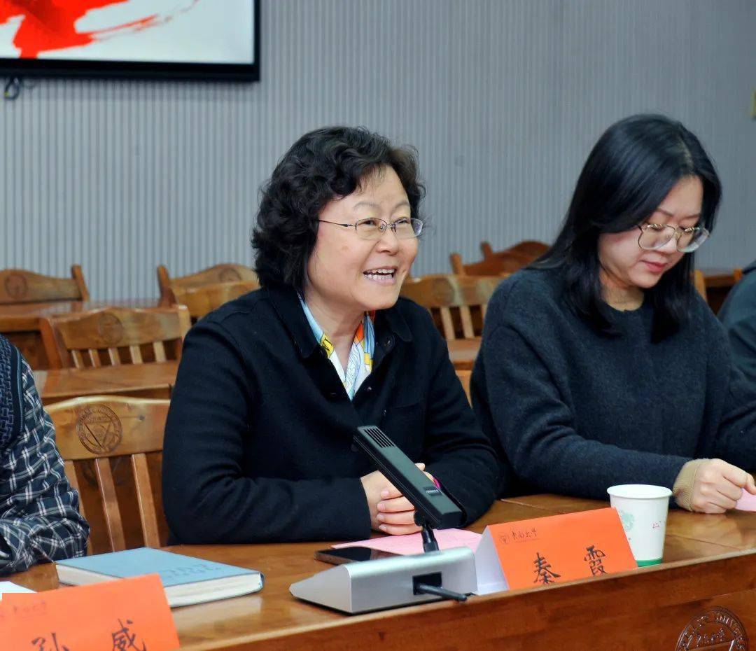 东南大学人武部,学工部部长,学生处处长秦霞代表学校热烈欢迎各位领导