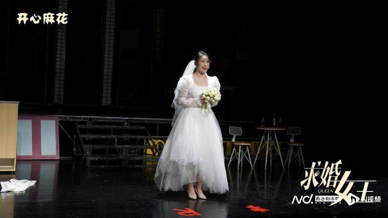 ����Ϸ���գ������黨����6����̨���н���Ц����