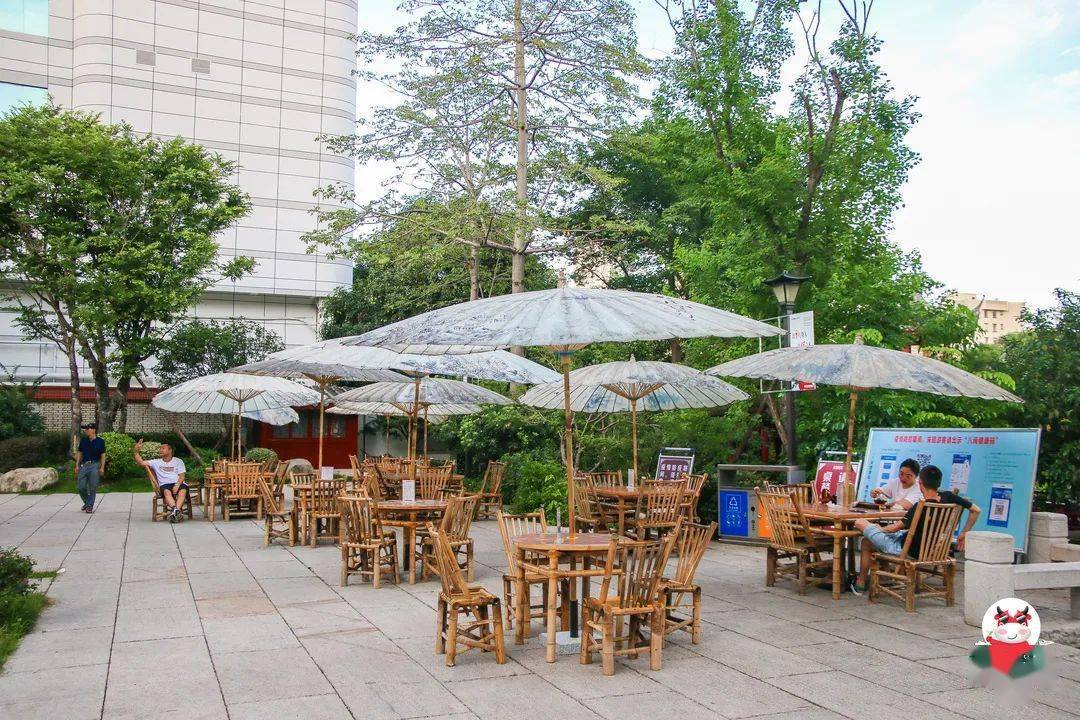 福州的大众茶馆饿了,可以直接在大众茶馆买传统小吃,虾干饼,马蹄糕