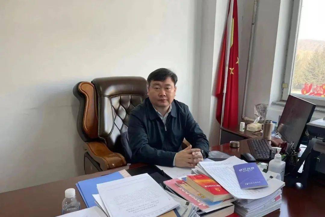 【书记笔谈】⒇市工信局党组书记,局长申勇:坚定理想信念 强化理论