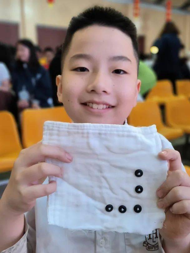 未来学部 | 巧手钉纽扣,劳动助成长——"幸福里"社区"超级星期天"劳动