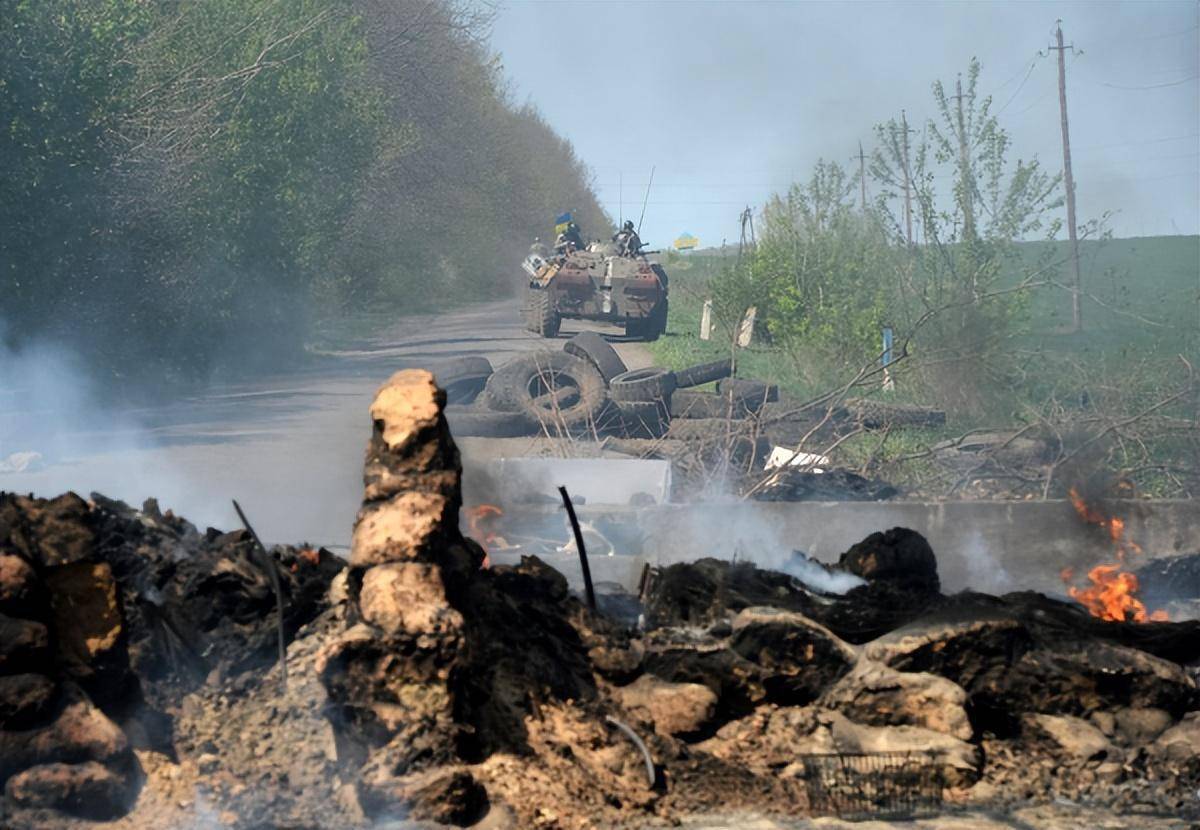 俄军突破最后一道防线,打响最后200米攻坚战,逐个方格歼灭乌军_巴赫