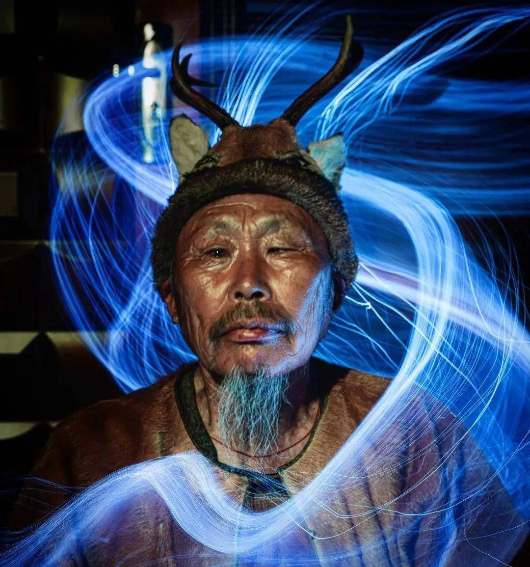 不久之前,王思博还收到了阿联酋政府的邀请,获得了该国的艺术家10年